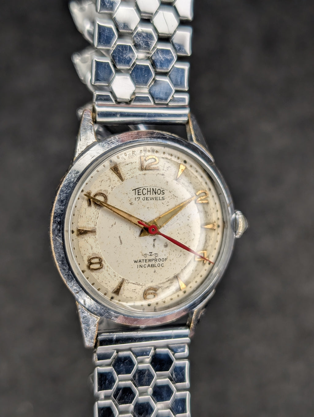 1950's Technos 17 Jewel - Manual Wind