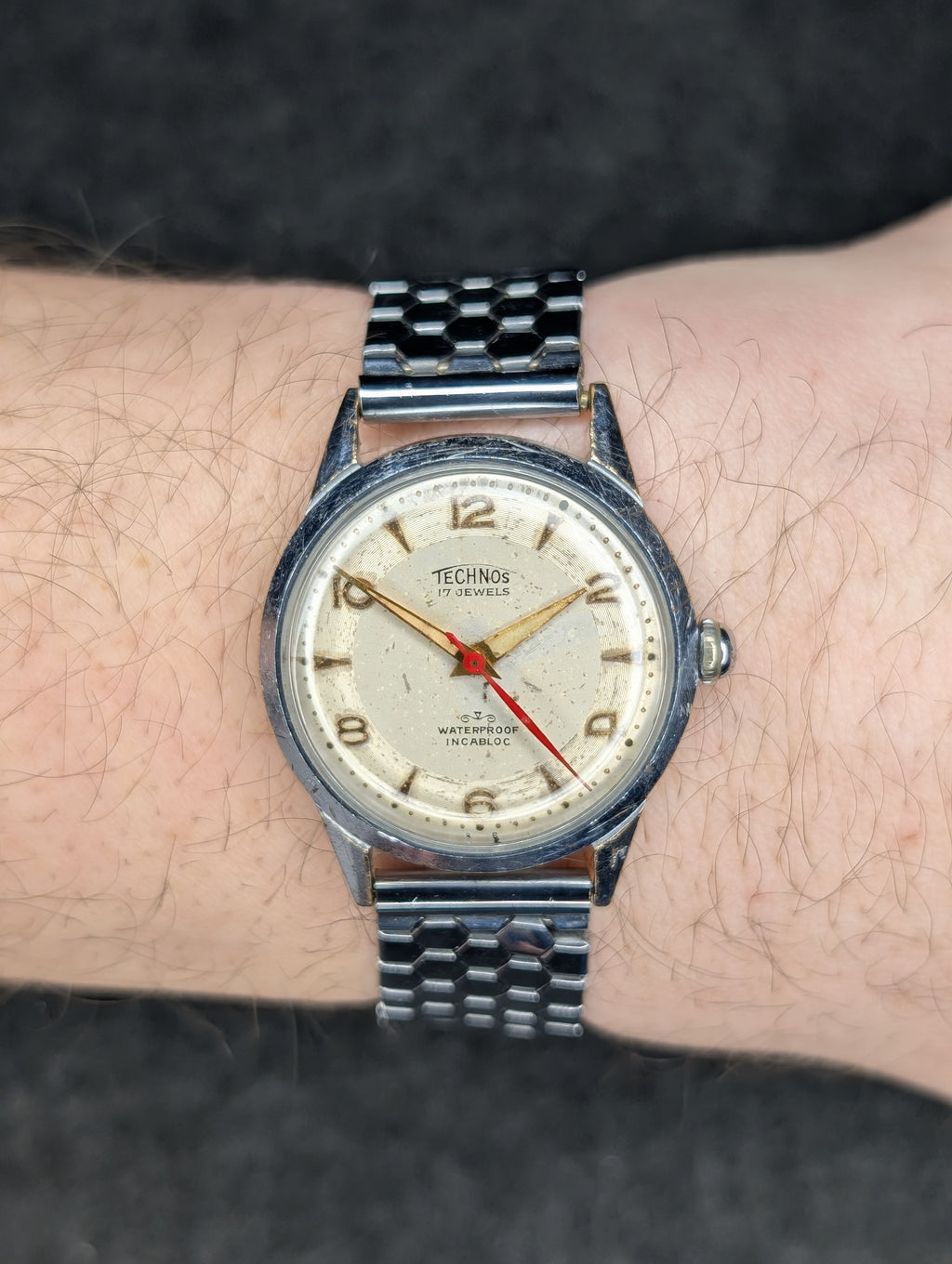 1950's Technos 17 Jewel - Manual Wind