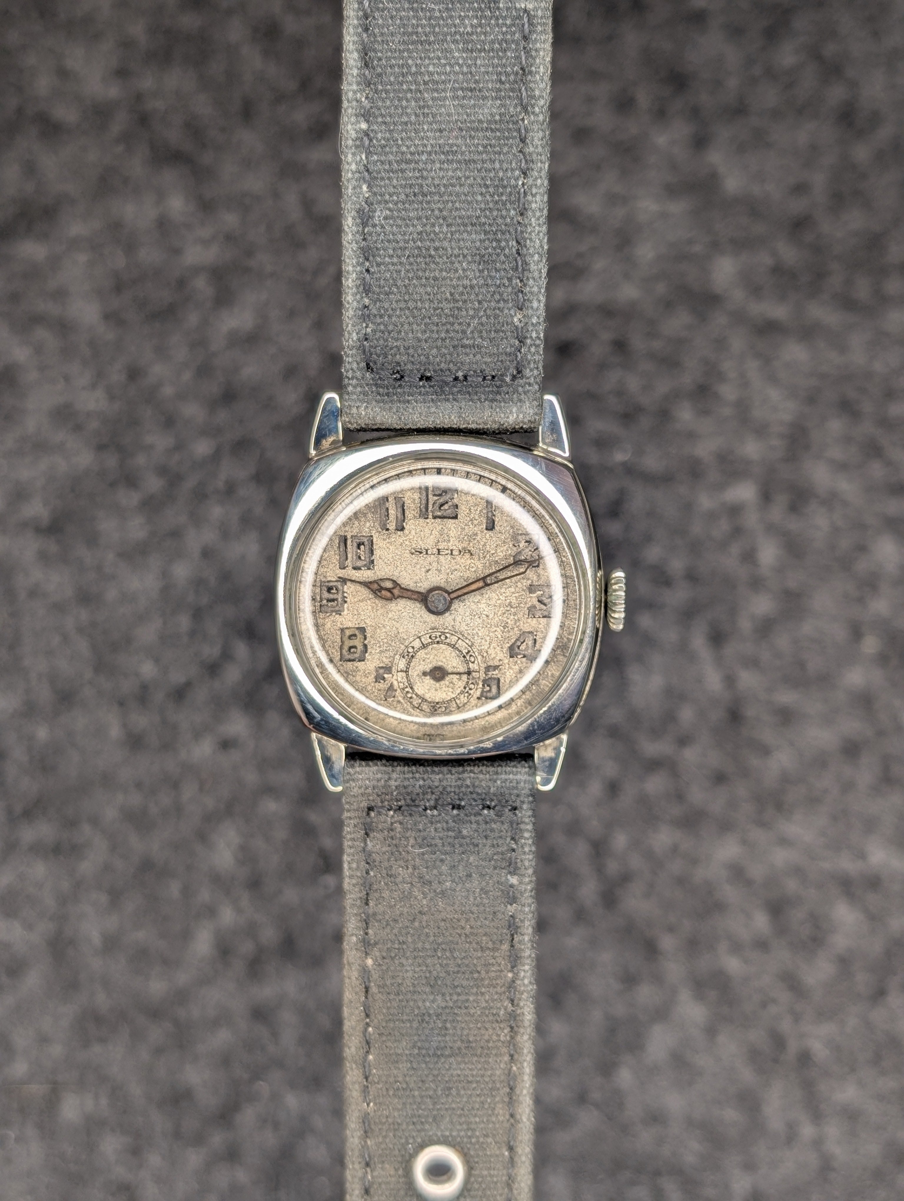 1920's Selda Cushion Case - Manual Wind