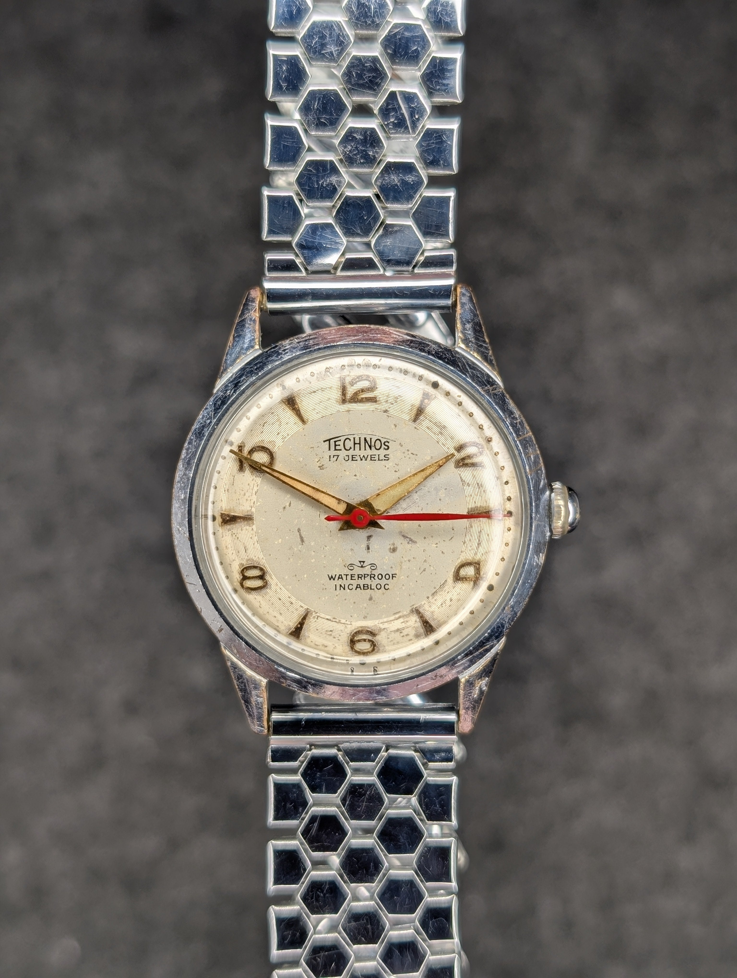 1950's Technos 17 Jewel - Manual Wind
