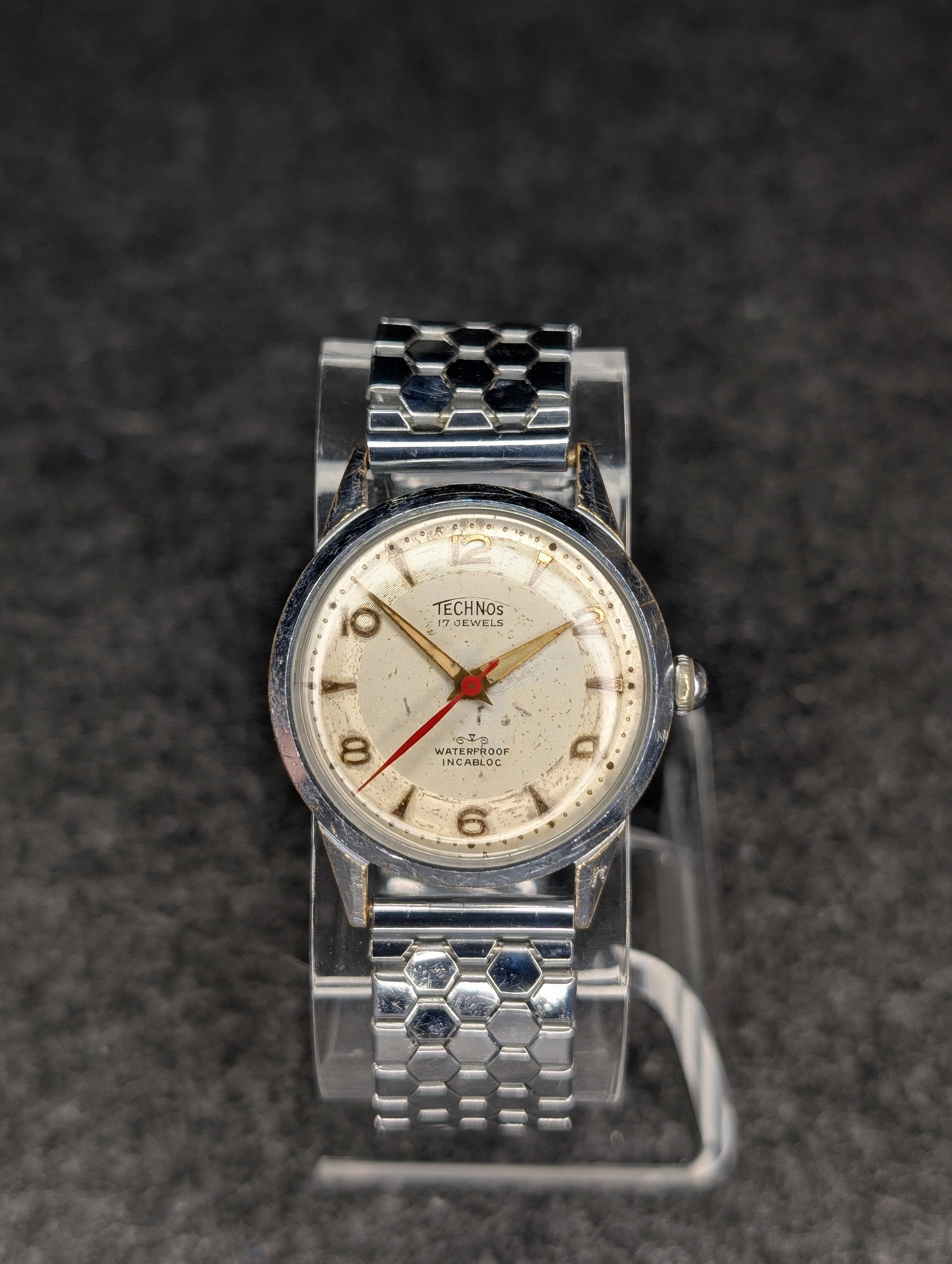 1950's Technos 17 Jewel - Manual Wind